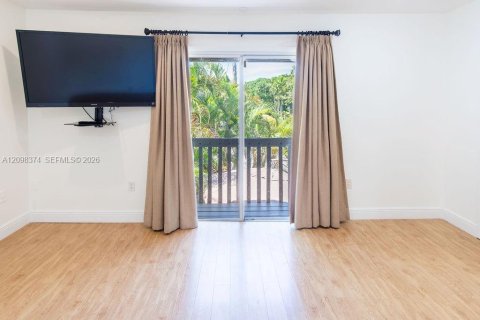 Touwnhouse à vendre à Miami, Floride: 3 chambres, 142.6 m2 № 2395274 - photo 24