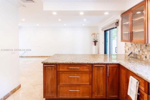 Touwnhouse à vendre à Miami, Floride: 3 chambres, 142.6 m2 № 2395274 - photo 12