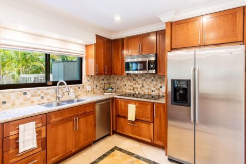 Touwnhouse à vendre à Miami, Floride: 3 chambres, 142.6 m2 № 2395274 - photo 11