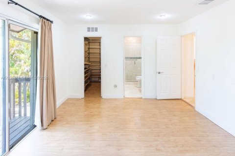 Touwnhouse à vendre à Miami, Floride: 3 chambres, 142.6 m2 № 2395274 - photo 23