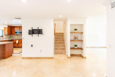 Touwnhouse à vendre à Miami, Floride: 3 chambres, 142.6 m2 № 2395274 - photo 19