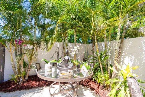 Touwnhouse à vendre à Miami, Floride: 3 chambres, 142.6 m2 № 2395274 - photo 18