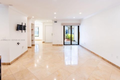 Touwnhouse à vendre à Miami, Floride: 3 chambres, 142.6 m2 № 2395274 - photo 2