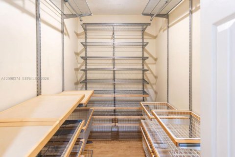 Touwnhouse à vendre à Miami, Floride: 3 chambres, 142.6 m2 № 2395274 - photo 25