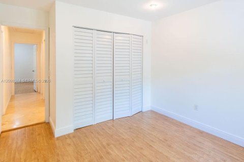 Touwnhouse à vendre à Miami, Floride: 3 chambres, 142.6 m2 № 2395274 - photo 29