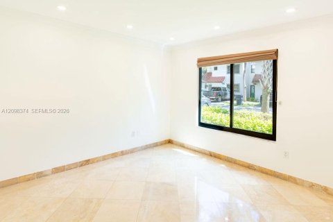 Touwnhouse à vendre à Miami, Floride: 3 chambres, 142.6 m2 № 2395274 - photo 6