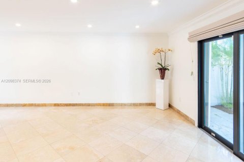Touwnhouse à vendre à Miami, Floride: 3 chambres, 142.6 m2 № 2395274 - photo 4