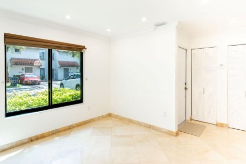 Touwnhouse à vendre à Miami, Floride: 3 chambres, 142.6 m2 № 2395274 - photo 21
