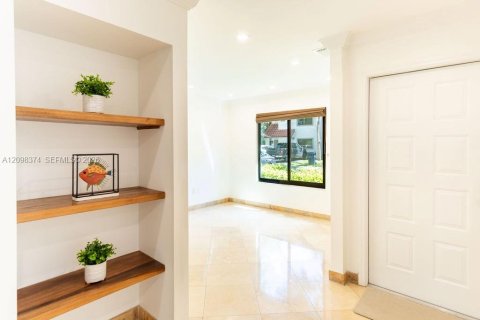 Touwnhouse à vendre à Miami, Floride: 3 chambres, 142.6 m2 № 2395274 - photo 5