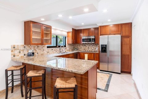 Touwnhouse à vendre à Miami, Floride: 3 chambres, 142.6 m2 № 2395274 - photo 9