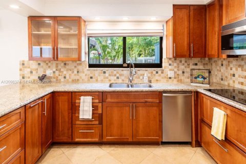 Touwnhouse à vendre à Miami, Floride: 3 chambres, 142.6 m2 № 2395274 - photo 10