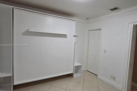 Villa ou maison à louer à Miami, Floride: 2 chambres, 150.87 m2 № 2390008 - photo 8