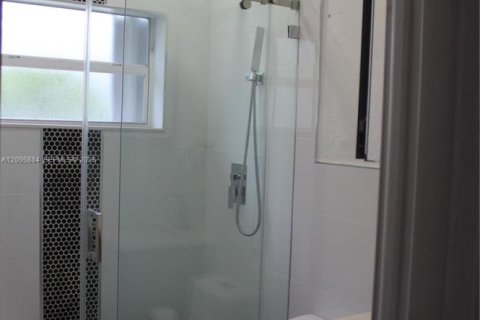 Villa ou maison à louer à Miami, Floride: 2 chambres, 150.87 m2 № 2390008 - photo 6