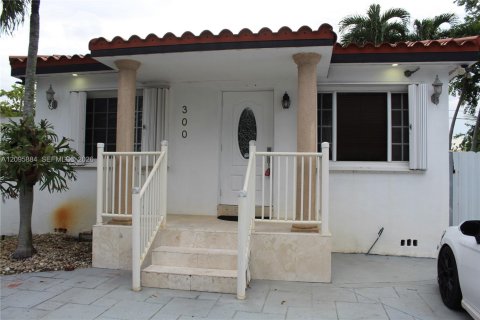 Villa ou maison à Miami, Floride 2 chambres, 150.87 m2 № 2390008