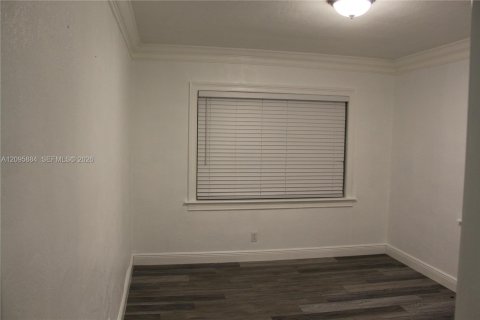 Villa ou maison à louer à Miami, Floride: 2 chambres, 150.87 m2 № 2390008 - photo 5
