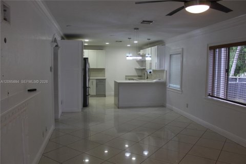 Villa ou maison à louer à Miami, Floride: 2 chambres, 150.87 m2 № 2390008 - photo 3