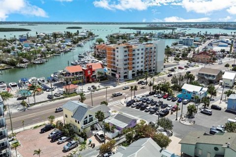 Casa en venta en Treasure Island, Florida, 4 dormitorios, 389.07 m2 № 2216568 - foto 11