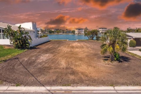 Casa en venta en Treasure Island, Florida, 4 dormitorios, 389.07 m2 № 2216568 - foto 7