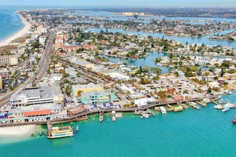 Casa en venta en Treasure Island, Florida, 4 dormitorios, 389.07 m2 № 2216568 - foto 3