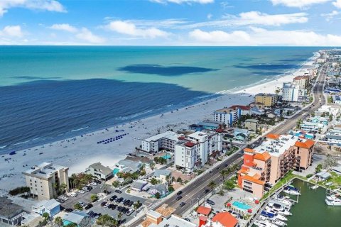 Casa en venta en Treasure Island, Florida, 4 dormitorios, 389.07 m2 № 2216568 - foto 10