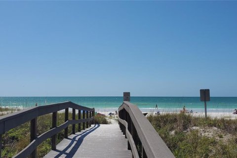 Casa en venta en Treasure Island, Florida, 4 dormitorios, 389.07 m2 № 2216568 - foto 12