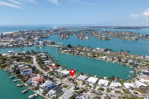 Casa en venta en Treasure Island, Florida, 4 dormitorios, 389.07 m2 № 2216568 - foto 4