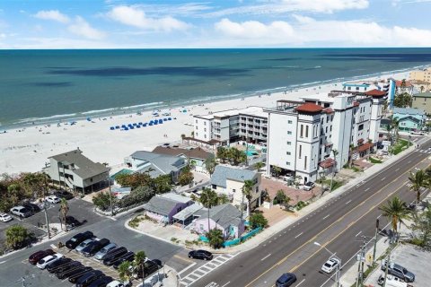 Casa en venta en Treasure Island, Florida, 4 dormitorios, 389.07 m2 № 2216568 - foto 9