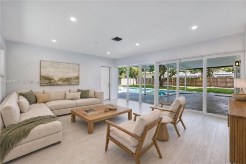 House in Palmetto Bay, Florida 3 bedrooms, 175.59 sq.m. № 2392308 - photo 3