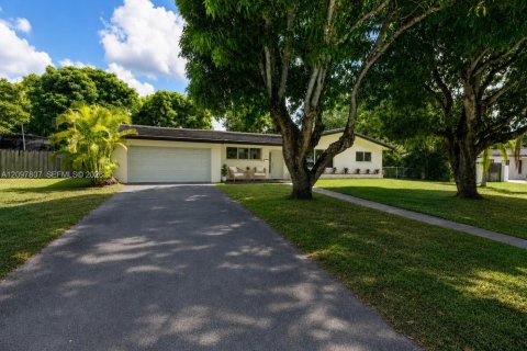 House in Palmetto Bay, Florida 3 bedrooms, 175.59 sq.m. № 2392308 - photo 18