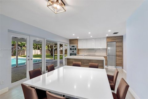 House in Palmetto Bay, Florida 3 bedrooms, 175.59 sq.m. № 2392308 - photo 5