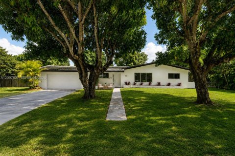 House in Palmetto Bay, Florida 3 bedrooms, 175.59 sq.m. № 2392308 - photo 19