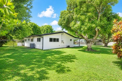 House in Palmetto Bay, Florida 3 bedrooms, 175.59 sq.m. № 2392308 - photo 16