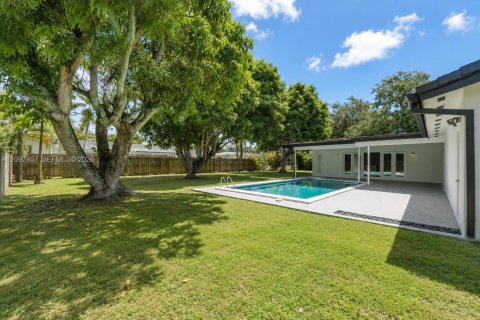 House in Palmetto Bay, Florida 3 bedrooms, 175.59 sq.m. № 2392308 - photo 14