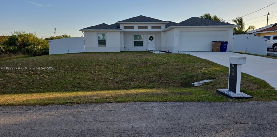 Villa ou maison à Lehigh Acres, Floride 3 chambres, 148.64 m2 № 1805971