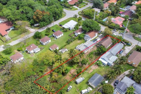 House in El Portal, Florida 2 bedrooms, 136.19 sq.m. № 1935600 - photo 4