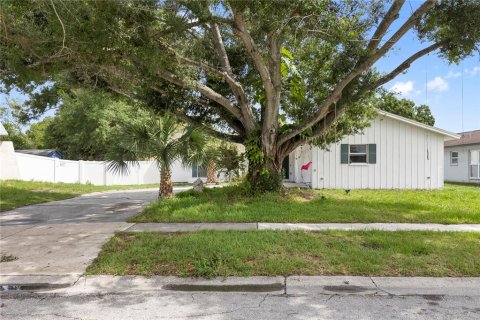 Casa en venta en Tampa, Florida, 3 dormitorios, 142.7 m2 № 2299667 - foto 2