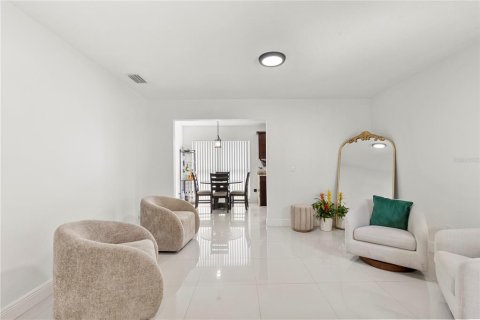 Casa en venta en Tampa, Florida, 3 dormitorios, 142.7 m2 № 2299667 - foto 15