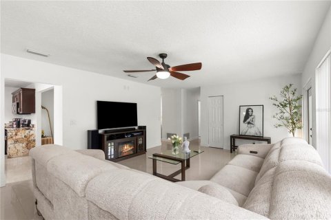 Casa en venta en Tampa, Florida, 3 dormitorios, 142.7 m2 № 2299667 - foto 25