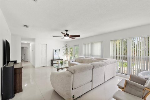 Casa en venta en Tampa, Florida, 3 dormitorios, 142.7 m2 № 2299667 - foto 23