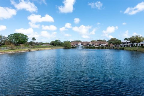 Copropriété à vendre à Hollywood, Floride: 3 chambres, 115.01 m2 № 2049635 - photo 2