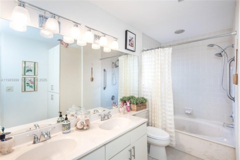 Copropriété à vendre à Hollywood, Floride: 3 chambres, 115.01 m2 № 2049635 - photo 19