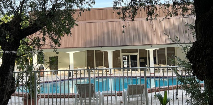 Condominio en Dania Beach, Florida, 2 dormitorios № 2051048