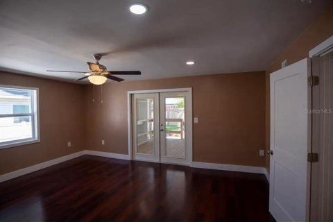 House in Saint Petersburg, Florida 4 bedrooms, 144.93 sq.m. № 2217883 - photo 13