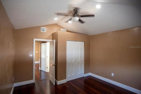 House in Saint Petersburg, Florida 4 bedrooms, 144.93 sq.m. № 2217883 - photo 8