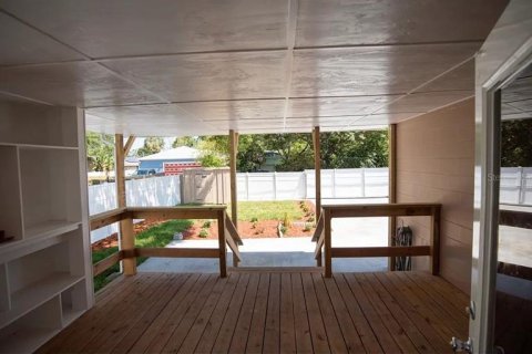 House in Saint Petersburg, Florida 4 bedrooms, 144.93 sq.m. № 2217883 - photo 14