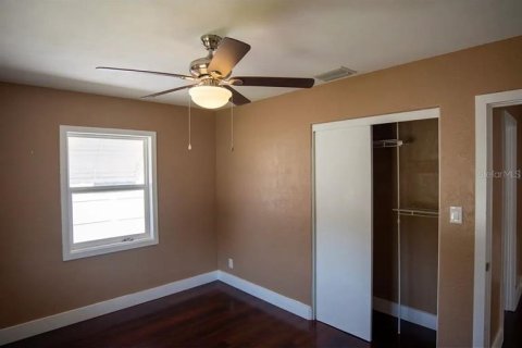 House in Saint Petersburg, Florida 4 bedrooms, 144.93 sq.m. № 2217883 - photo 9