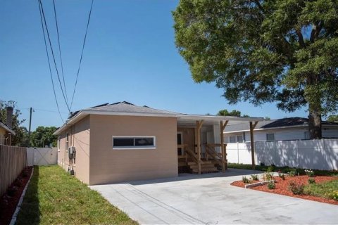 House in Saint Petersburg, Florida 4 bedrooms, 144.93 sq.m. № 2217883 - photo 15