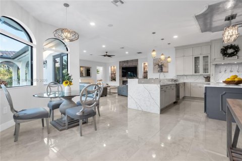 Купить виллу или дом в Хомстед, Флорида 4 спальни, 404.68м2, № 2061415 - фото 12