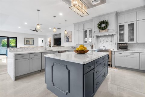 Купить виллу или дом в Хомстед, Флорида 4 спальни, 404.68м2, № 2061415 - фото 15