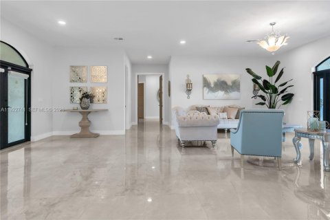 Купить виллу или дом в Хомстед, Флорида 4 спальни, 404.68м2, № 2061415 - фото 6